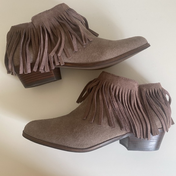 Steve Madden Patzee Suede Low Heel Fringe Ankle Booties Size 8 NWOT w/ Defects - Picture 9 of 16